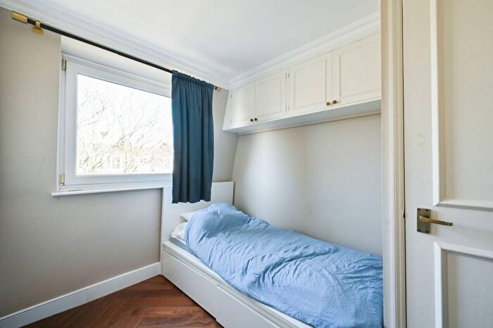 2 Bedroom Flat For Sale In Finborough Road, Chelsea, London, SW10