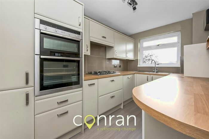 2 Bedroom Flat To Rent In Burnt Ash Hill, Lee, SE12