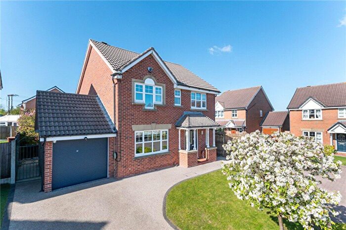 4 Bedroom Detached House For Sale In Hawthorne View, Gildersome, Morley, Leeds, LS27