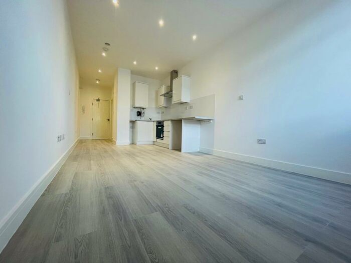 Studio To Rent In Carters Green, West Bromwich, B70