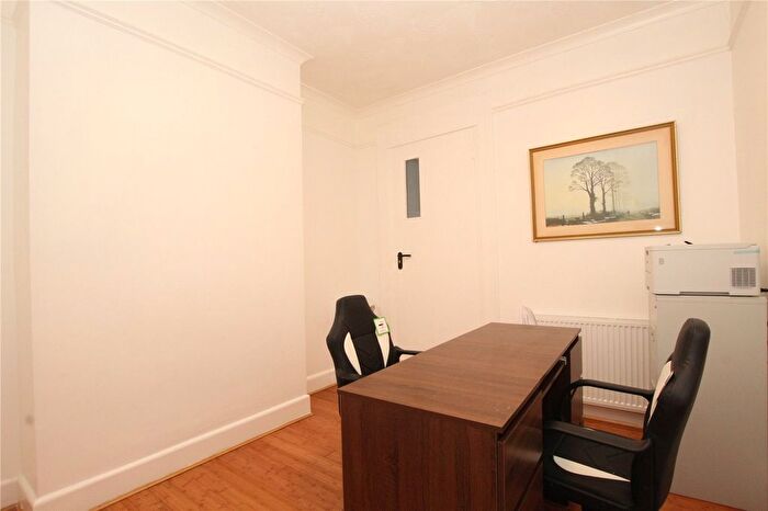 3 Bedroom Terraced House For Sale In Macoma Road, Plumstead Common, SE18