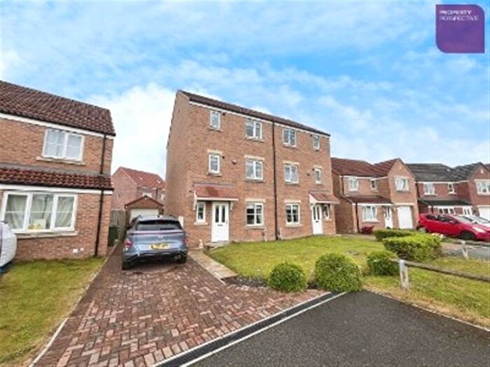 4 Bedroom Semi Detached House For Sale In Sintering Crescent, Wakefield, WF1