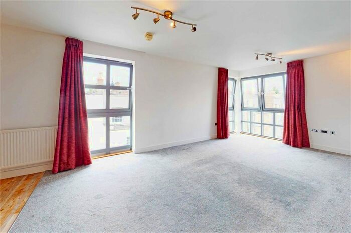 2 Bedroom Flat To Rent In Imperial Gate, Cheltenham, GL50