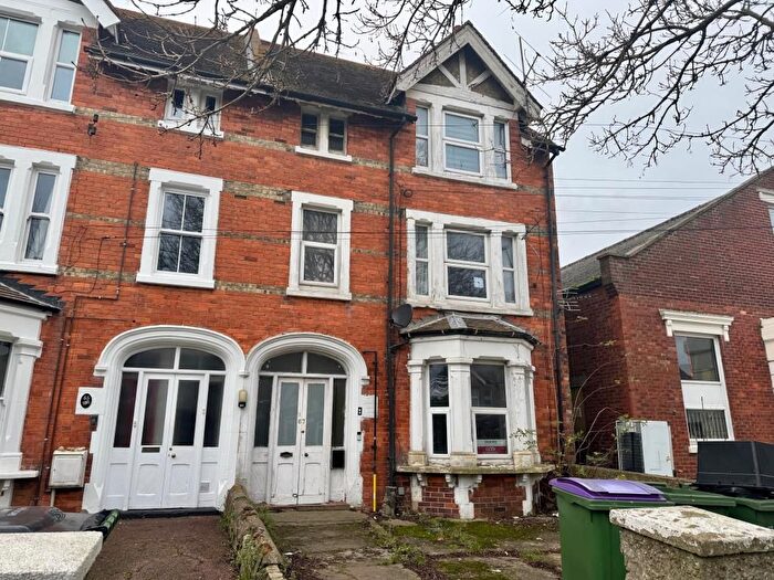 2 Bedroom Flat For Sale In Ground Floor Garden Flat, Wear Bay Crescent, Folkestone, Kent, CT19