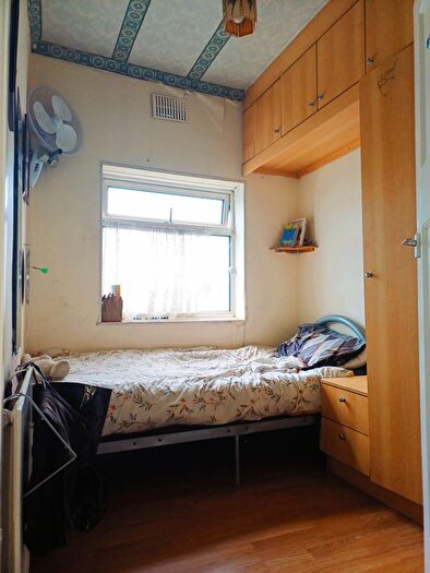 1 Bedroom Terraced House To Rent In Clifton Road, Ilford, IG2