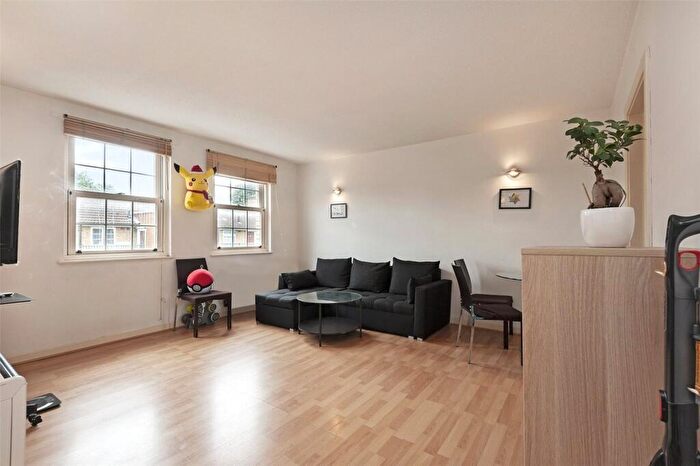 2 Bedroom Apartment To Rent In Sophia Square, London, SE16