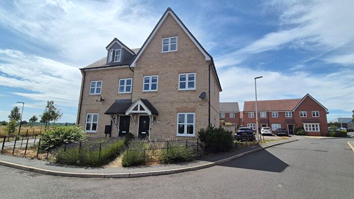 3 Bedroom Semi-Detached House For Sale In Kingfisher Drive, Southam, CV47