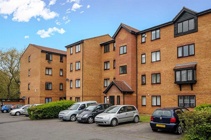 1 Bedroom Flat To Rent In Grinstead Road, Deptford, SE8