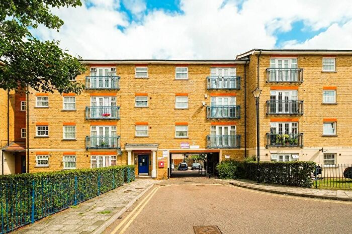 2 Bedroom Flat To Rent In Queensberry Place, Manor Park, London, E12