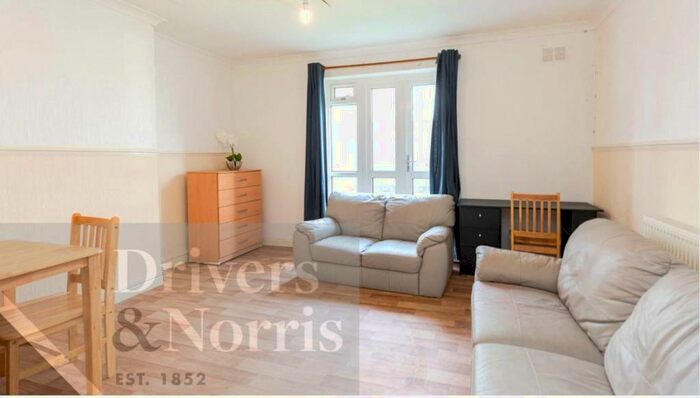 3 Bedroom Apartment To Rent In Avebury Court, Islington, London, N1