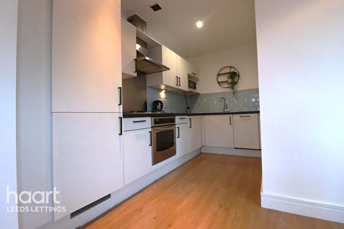 2 Bedroom Apartment To Rent In Bowman Lane, Leeds, LS10