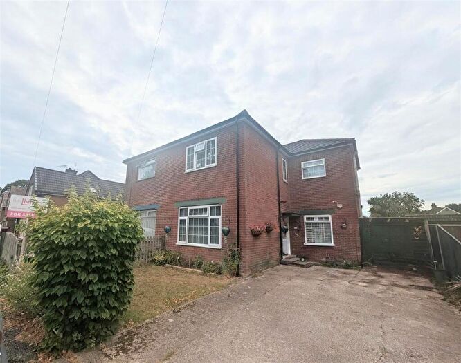 3 Bedroom Semi-Detached House For Sale In St. Lawrence Road, Eastleigh, SO50