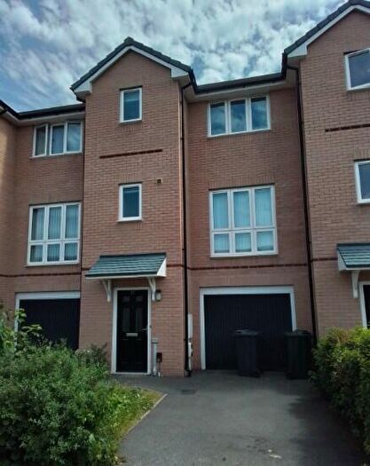 3 Bedroom Town House To Rent In Primrose Lane, Bradford, BD2