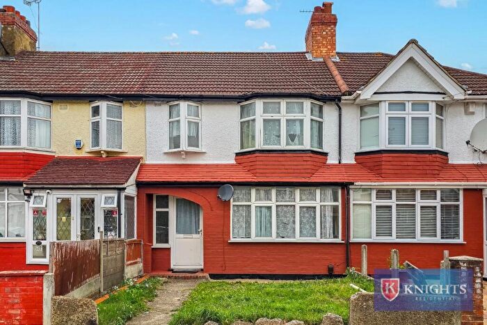 3 Bedroom House For Sale In Hydeside Gardens, London, N9