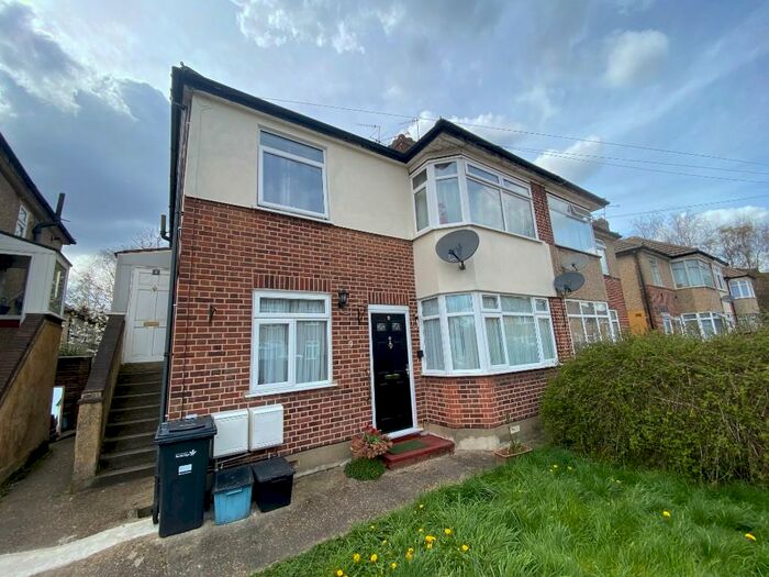 2 Bedroom Ground Maisonette To Rent In Davids Way, Chigwell, Essex, IG6