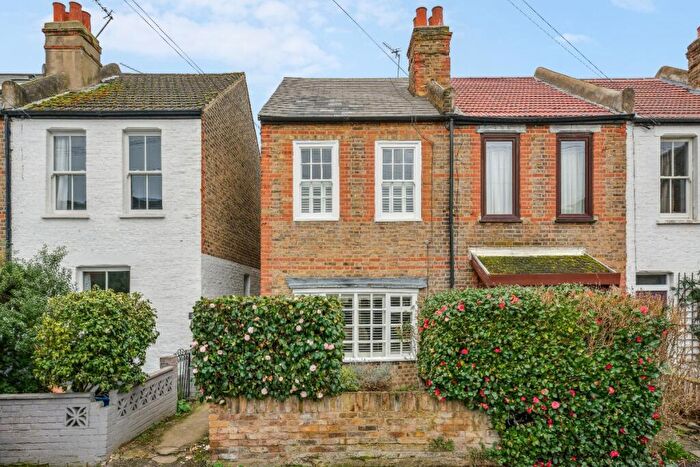 3 Bedroom Terraced House For Sale In Mullins Path, SW14