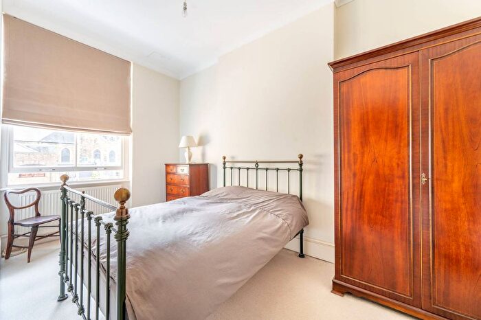 2 Bedroom Flat For Sale In Palace Court, Bayswater, London, W2