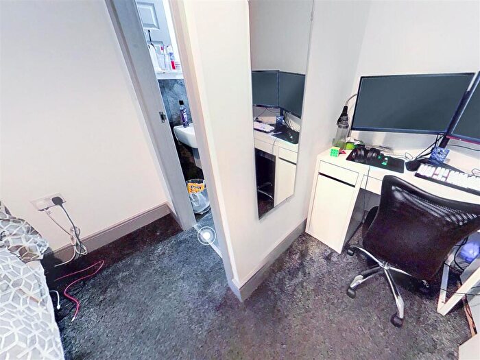 6 Bedroom House To Rent In Teignmouth Road, Birmingham, B29