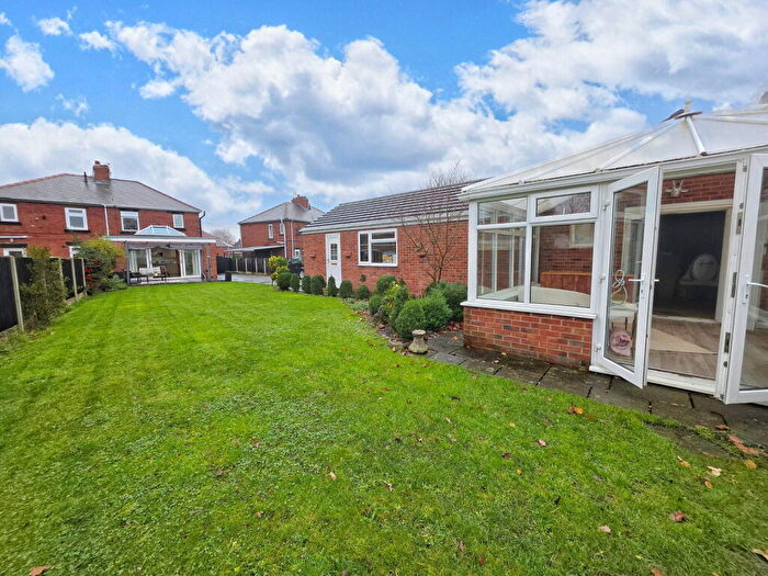 3 Bedroom Semi Detached House For Sale In Calder Avenue, Royston, Barnsley, S71