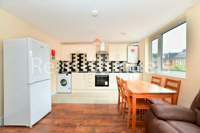 4 Bedroom Maisonette To Rent In Seyssel Street, Isle Of Dogs, L Docklands, Ondon, E14