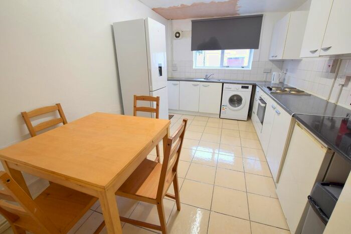 3 Bedroom Property To Rent In Buckingham Road, Stratford, E15