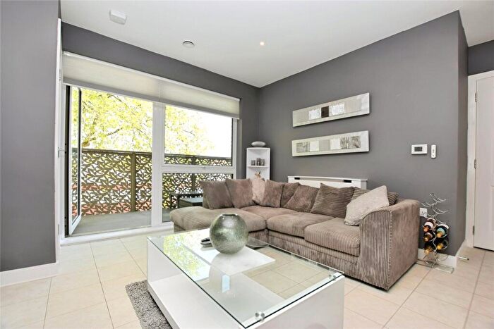 1 Bedroom Apartment For Sale In Lomond Grove, London, SE5