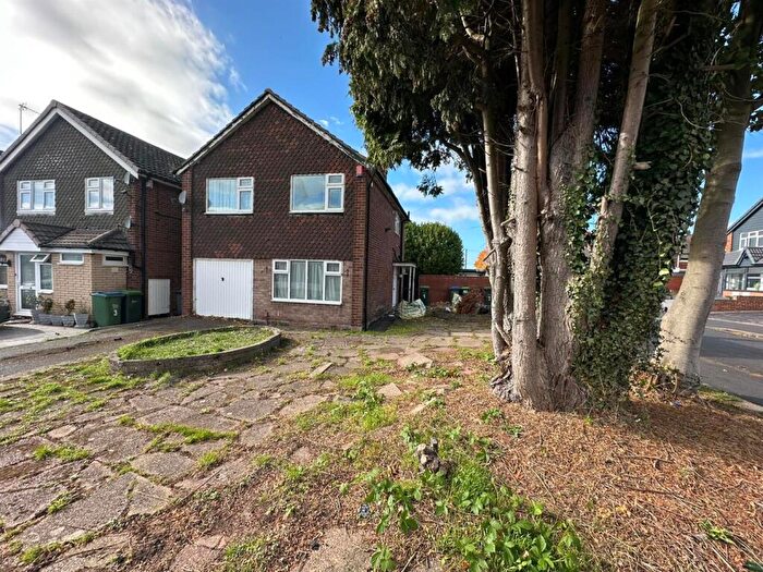 3 Bedroom Detached House To Rent In Mottram Close, West Bromwich, B70