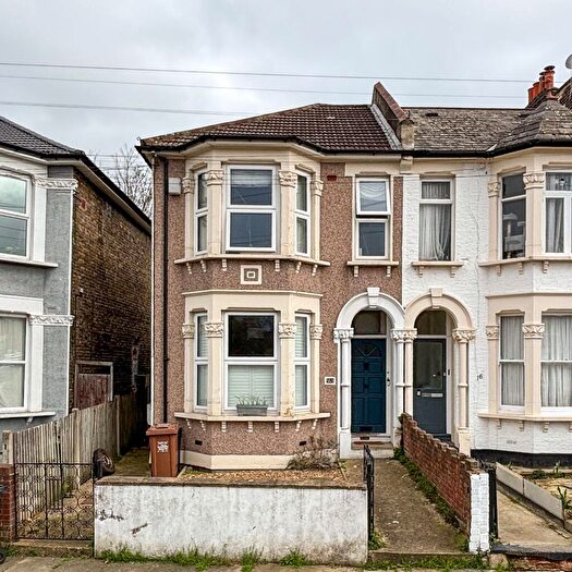 2 Bedroom Flat For Sale In Fordyce Road, London, SE13