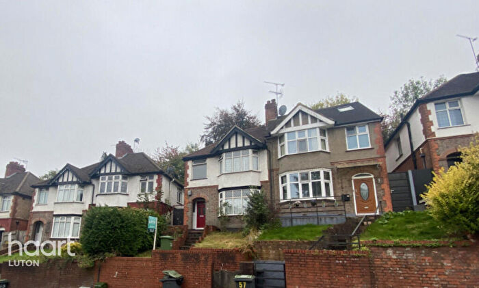 3 Bedroom Semi-Detached House To Rent In Farley Hill, Luton, LU1