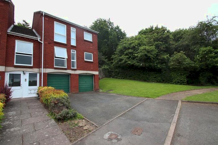 2 Bedroom Flat To Rent In Princess Crescent, Halesowen, B63