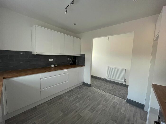 5 Bedroom Detached House To Rent In Betws Road, Betws, Ammanford, SA18