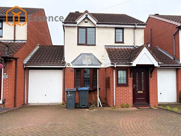 3 Bedroom Link Detached House For Sale In Link-Detached House, Walmley, B24