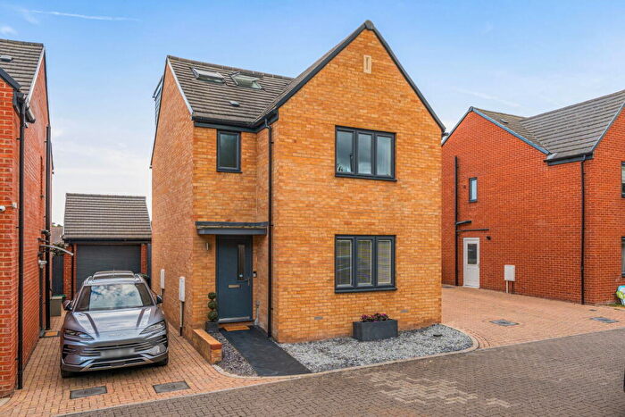 4 Bedroom Detached House For Sale In Lady Margaret Hall Way, Basingstoke, RG24