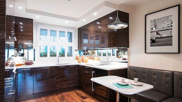 2 Bedroom Flat To Rent In Fulham Road, SW3