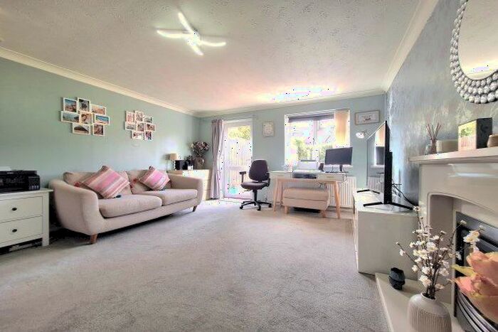 2 Bedroom Property To Rent In Mallow Close, Gravesend, DA11