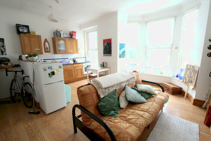 1 Bedroom Apartment To Rent In Lipson, Plymouth, Devon, PL4