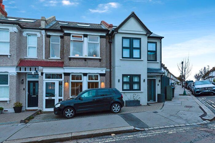 3 Bedroom Terraced House For Sale In Coniston Road, Croydon, CR0