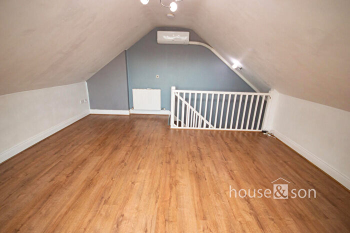 2 Bedroom Apartment To Rent In - Wimborne Road, Bournemouth, BH9