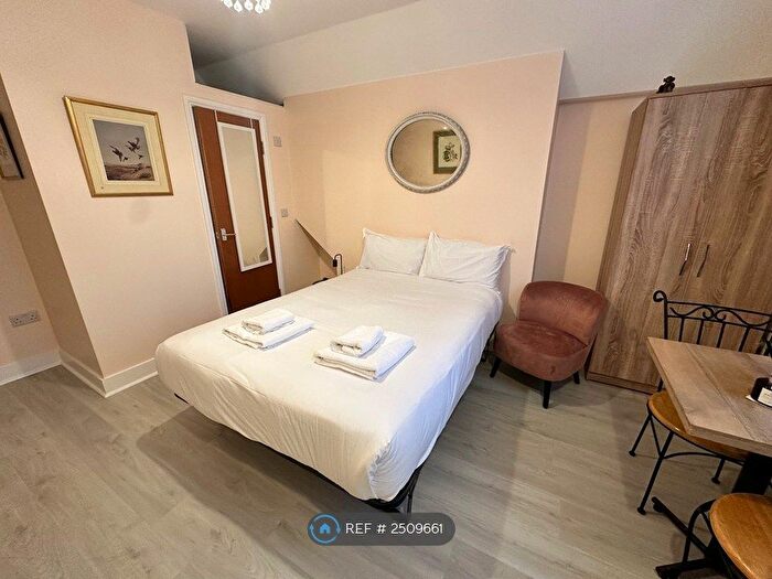 Studio To Rent In Green Lanes, London, N4