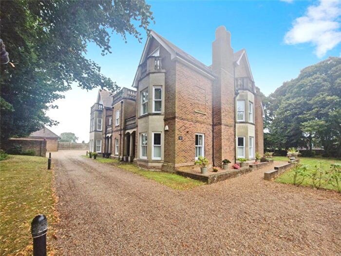 2 Bedroom Flat For Sale In St. Georges Place, St. Margarets-at-Cliffe, Dover, Kent, CT15