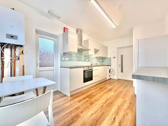 2 Bedroom Semi Detached House To Rent In Jersey Road, Hounslow, TW3