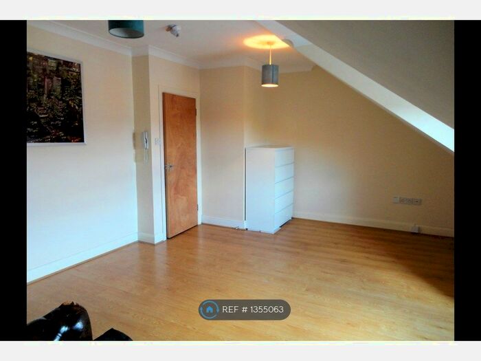 1 Bedroom Flat To Rent In Ferme Park Road, London, N4