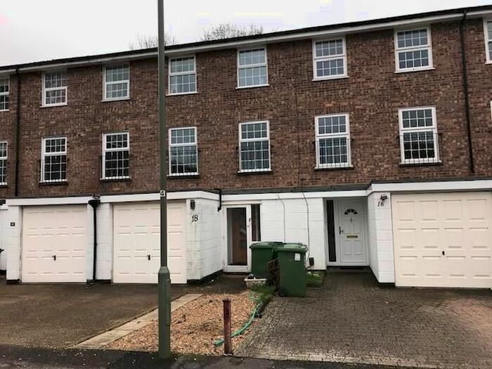 4 Bedroom Terraced House To Rent In Staines-Upon-Thames, Surrey, TW18