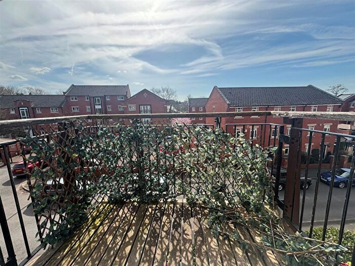 2 Bedroom Flat To Rent In Mill Green, Congleton, CW12