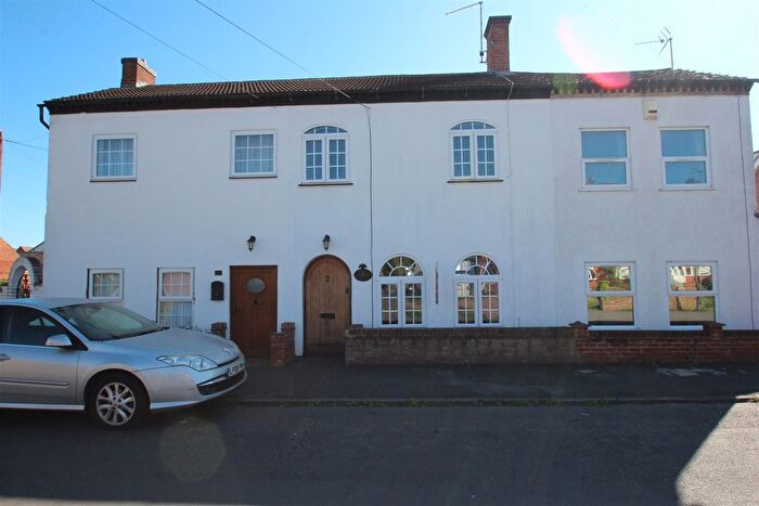 2 Bedroom Terraced House To Rent In New Road, Studley, B80