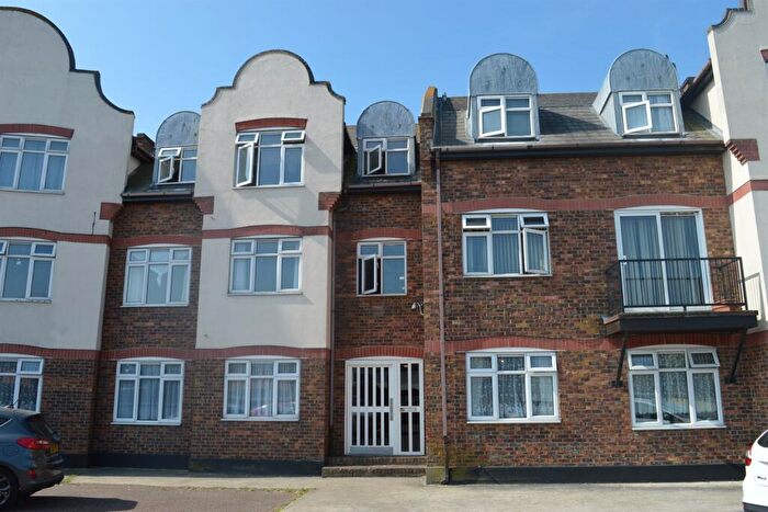 1 Bedroom Flat To Rent In Bedroom St Floor Flat In Canvey Island, SS8