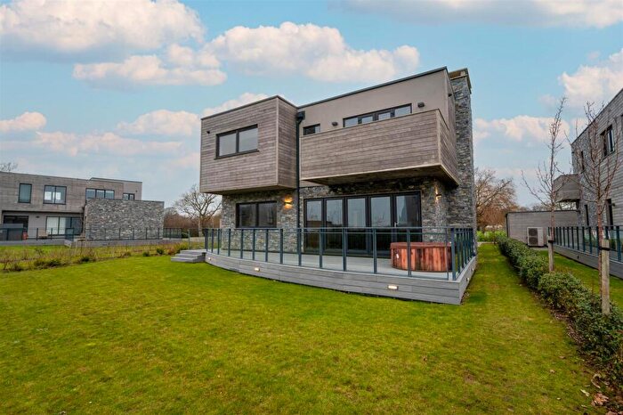 5 Bedroom House For Sale In Copse Lane, Hayling Island, PO11