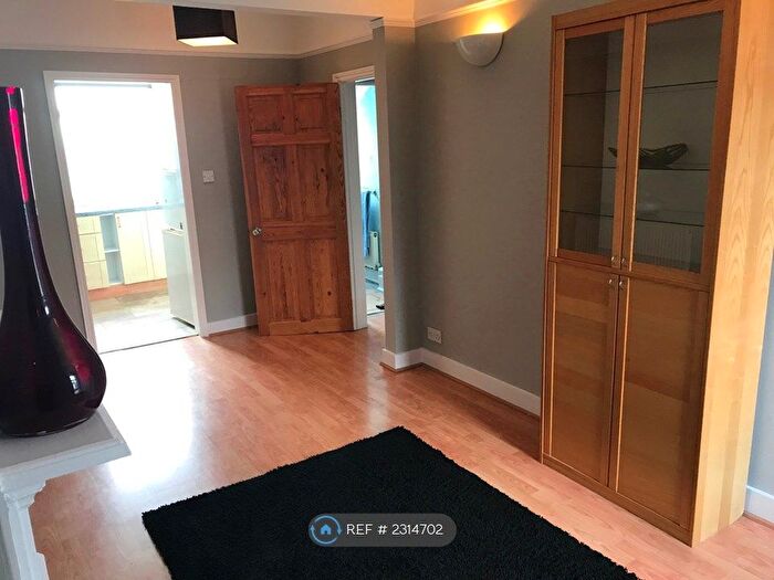 1 Bedroom Flat To Rent In Streatham High Road, London, SW16