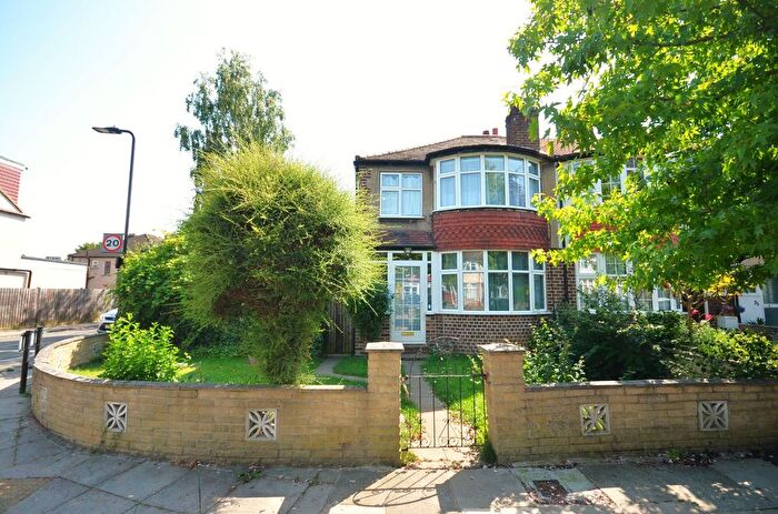 4 Bedroom Semi-Detached House To Rent In Tees Avenue, Perivale, Greenford, UB6