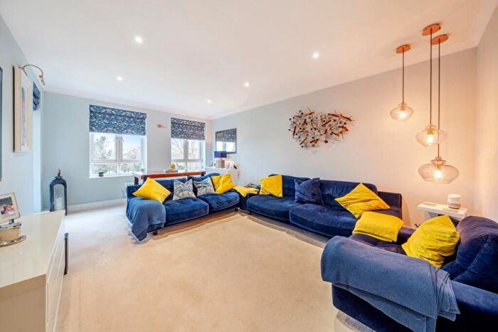 3 Bedroom Apartment To Rent In Braybank Maidenhead, SL6